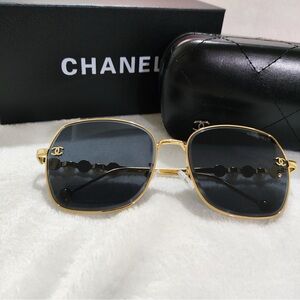 CHANEL CC Logo Pearl-Embellished Sunglasses